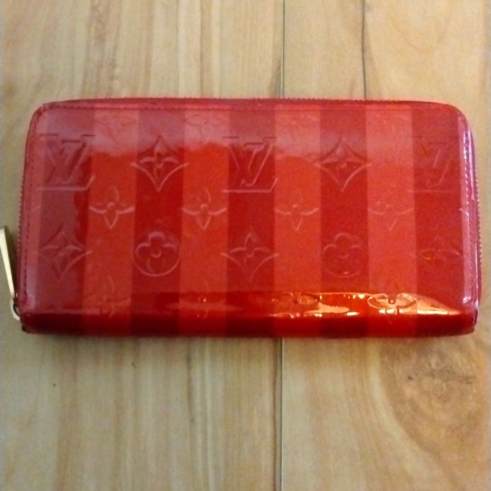 💕LV red vernis striped wallet